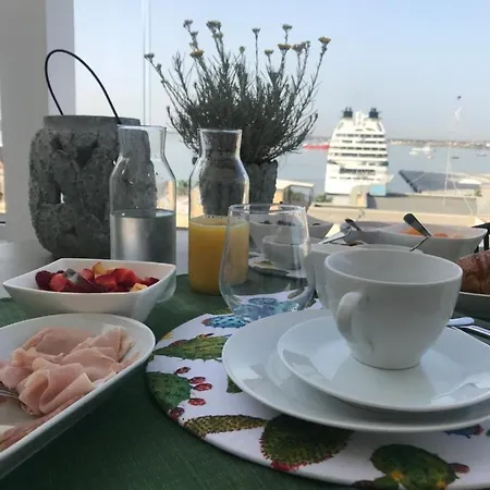 La Terrazza Sul Porto ベッド・アンド・ブレックファスト