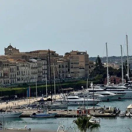 La Terrazza Sul Porto ベッド・アンド・ブレックファスト 4*